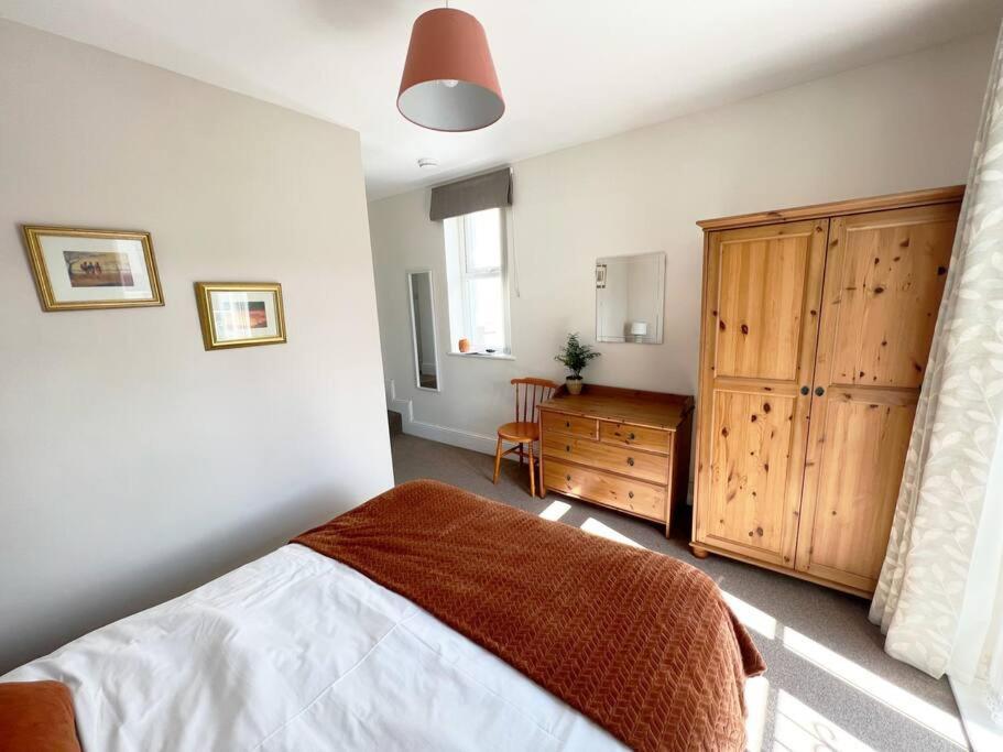 Private Parking, Central Llandudno, King Bed With Ensuite At Clement Lodge Kültér fotó